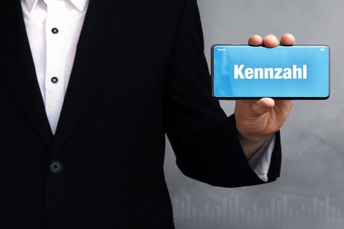Foto: Smartphone mit Schriftzug Kennzahl